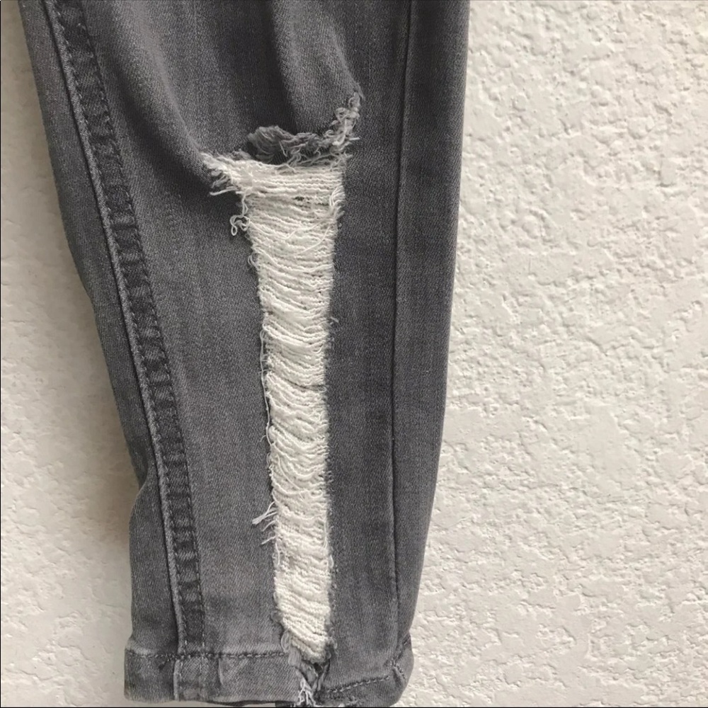 🔴SOLD!!🔴🆕High Rise Distressed Skinny Jeans - Picture 4 of 6